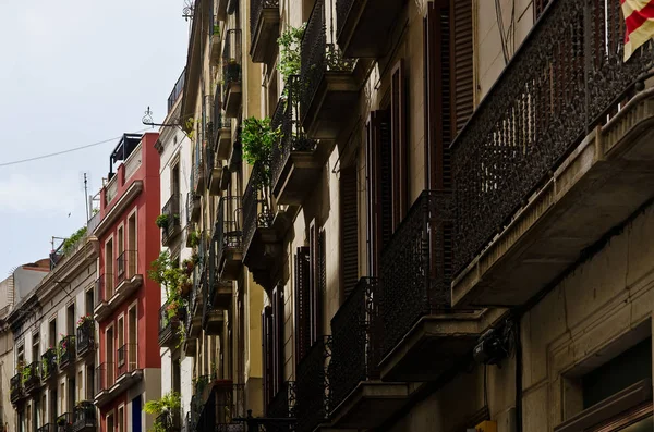 Stare budynki z ulicy Carrer de Ferran w Barcelona — Zdjęcie stockowe