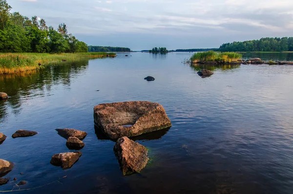 Der Abendhimmel Spiegelt Sich Wasser Des Sees Finnische Landschaft See — Stockfoto