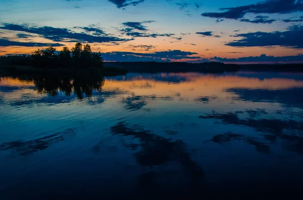 Finlandiya Körfezi 'nde gün batımı. Baltık 'ta Deniz Burnu