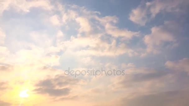 Nubes. Cielo azul . — Vídeo de stock