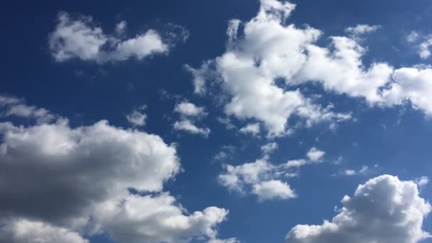 Голубые облака . — стоковое видео