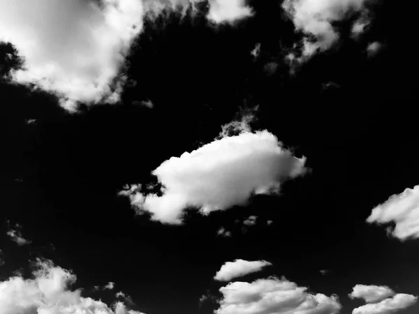 Conjunto de nuvens isoladas sobre preto. Elementos de projeto — Fotografia de Stock