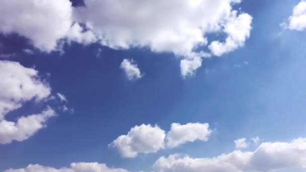Nubes. Cielo azul . — Vídeos de Stock
