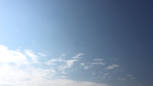 เมฆ ท้องฟ้าสีฟ้า . — วีดีโอสต็อก