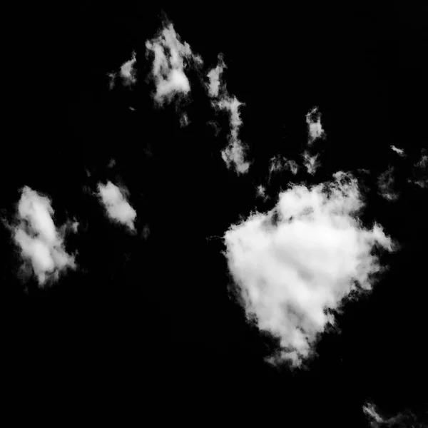 Verzameling van geïsoleerde wolken boven de zwarte achtergrond. Ontwerpelementen. Wit geïsoleerd wolken. Knipsel geëxtraheerd wolken — Stockfoto