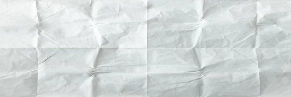 Weißes Blatt Papier gefaltet. zerquetschtes und gefaltetes weißes Blatt altes Papier. Zettelchen. Faltenpapier — Stockfoto
