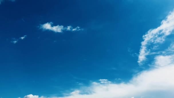 White clouds disappear in the hot sun on blue sky. Time-lapse motion clouds blue sky background. Blue sky. Clouds. Blue sky with white clouds. — Stock Video