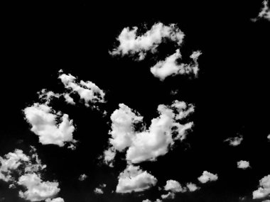 İzole beyaz bulutlar üzerinde siyah sky. Siyah arka plan üzerinde izole bulutlar kümesi. Tasarım öğeleri. Beyaz bulutlar izole. Kesme bulutlar ayıklanır. Clouds.Black arka plan.