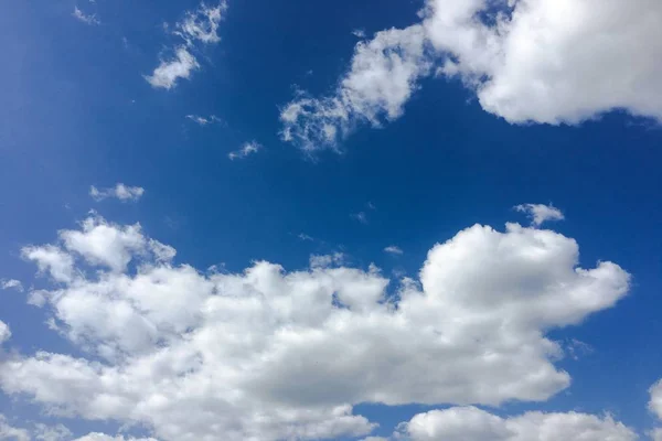 Mooie blauwe lucht met wolken achtergrond.Hemelwolken.Hemel met wolken weer natuur wolk blauw. — Stockfoto