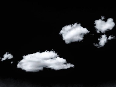 İzole beyaz bulutlar üzerinde siyah sky