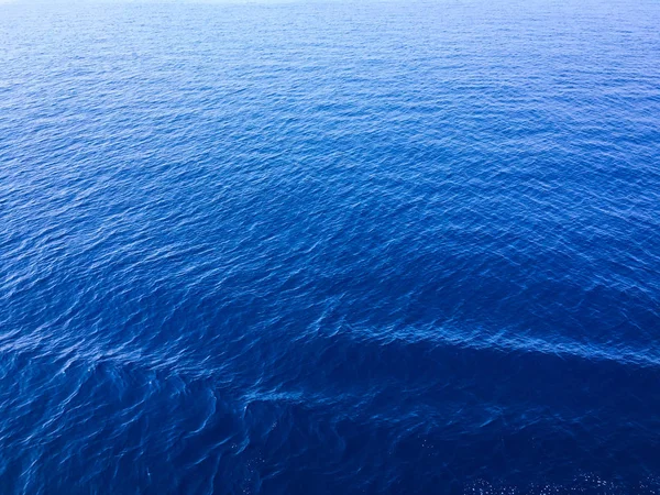 Akdeniz sahil sahil su doku. Çakıl plaj. Doku deniz kıyı. Adriyatik Denizi. — Stok fotoğraf