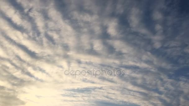 Beau ciel bleu avec fond nuageux.Ciel nuageux.Ciel avec nuages météo nature nuage bleu.Ciel bleu avec nuages et soleil — Video