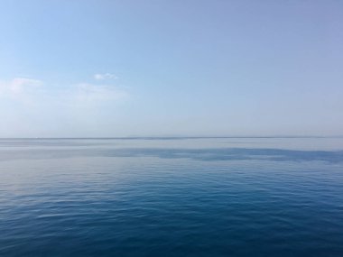 Güzel mavi gökyüzü, arka planda bulutlu bulutlu bulutlu hava bulutlu mavi gökyüzü, bulutlu ve güneşli.