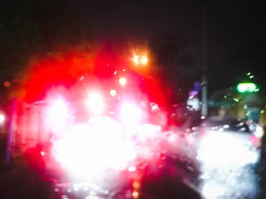 Bulanık soyut arka plan güzel ışıklar. Ufuk ışık şenlikli arka plan. Kırmızı glitter vintage ışıklar arka plan defocused.