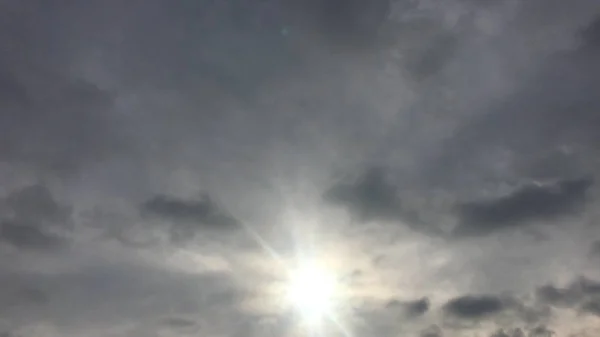 Beautiful storm sky with clouds background. Dark sky with clouds weather nature cloud storm. Dark sky with clouds and sun. — Stock Photo, Image