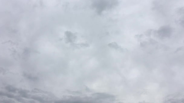 Fehér Felhők Eltűnik Forró Nap Kék Gyorsított Mozgás Felhők Kék — Stock videók