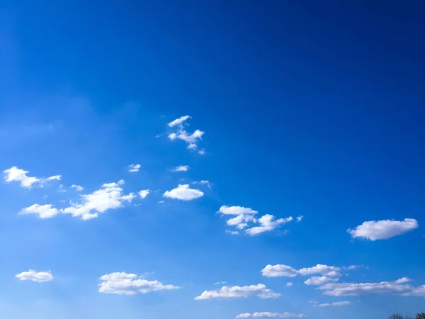 Beautiful clouds with blue sky background. Nature weather, blue sky cloud and sun. — Stock Photo, Image