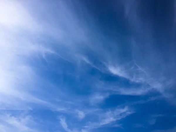 Beautiful clouds with blue sky background. Nature weather, blue sky cloud and sun. — Stock Photo, Image