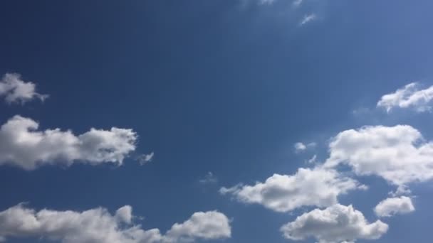 Nuvem Branca Desaparece Sol Quente Céu Azul Nuvens Cúmulos Formam — Vídeo de Stock