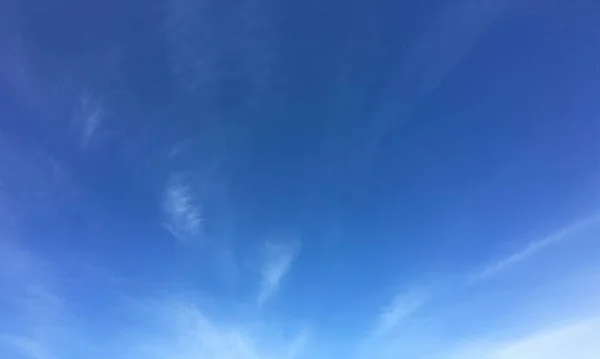 Nubes, fondo azul cielo. cielo azul nube . —  Fotos de Stock