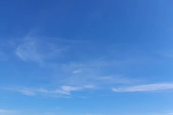 Nubes Cielo Azul Elementos Diseño Fondo Pantone Classic Azul — Foto de Stock