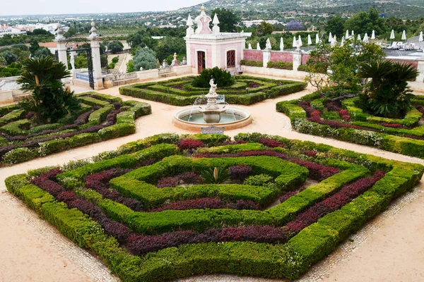 Hotel Palacio De Estoi 'deki bahçe, Algarve, Portekiz.