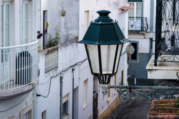 Lagos, Algarve, Portekiz 'de bir sokak lambası.