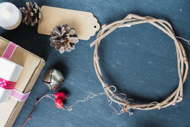 Arka plan düzeni Noel 'i kırsal doğal bir şekilde düzenliyor..