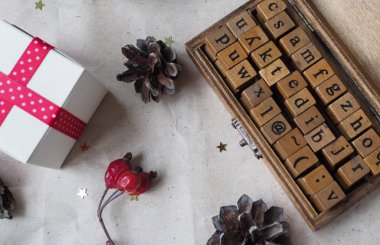 Arka plan düzeni Noel 'i kırsal doğal bir şekilde düzenliyor..