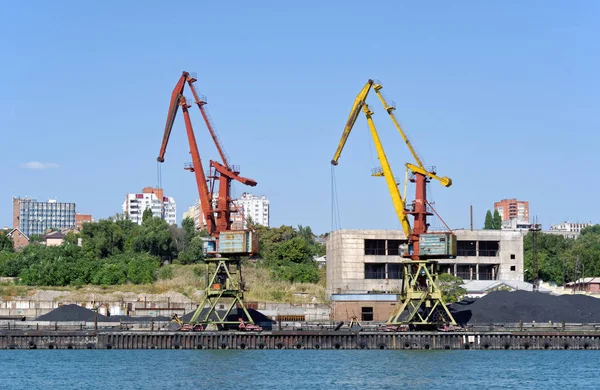 Antiguo puerto de carga en el río Don. Rostov-on-Don, Rusia. septiembre 13, 2016 —  Fotos de Stock