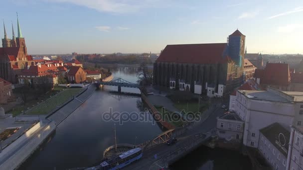 Nehir, şehir merkezine, Wroclaw havadan görünümü — Stok video