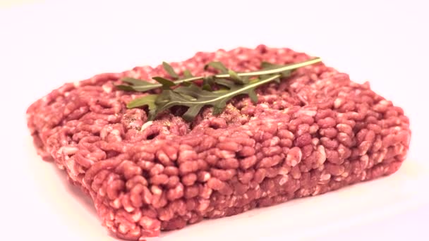 Ground beef rotating on white — Stock Video