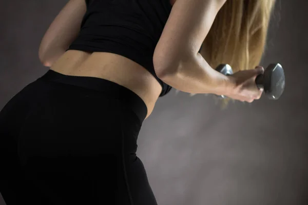 Esporte fundo escuro com copyspace Dieta saudável e fitness conceito corpo da mulher — Fotografia de Stock
