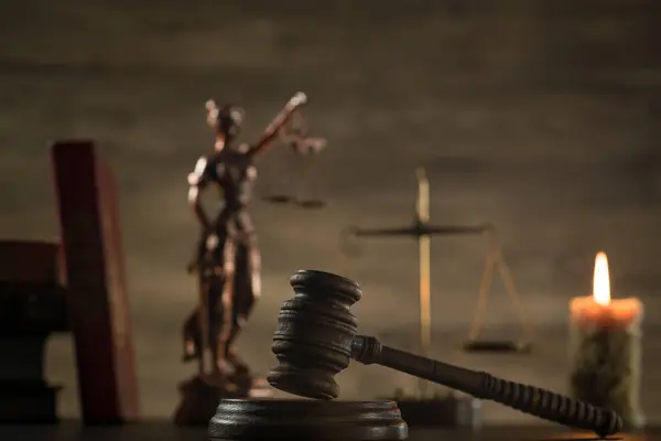正義のテーマです。法制度、ハマーの裁判官の正義の概念法木製小槌の弁護士 — ストック写真