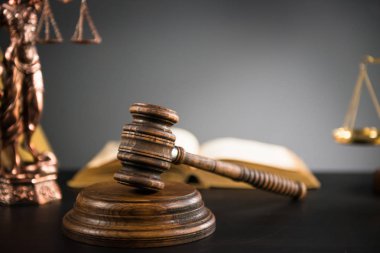 Hukuk ve adalet Tema. Hukuk tahta tokmak avukat, adalet kavramı, hukuk sistemi, Yargıç Hummer