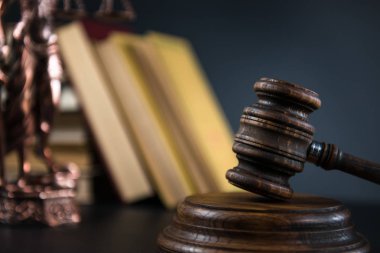 Hukuk ve adalet Tema. Hukuk tahta tokmak avukat, adalet kavramı, hukuk sistemi, Yargıç Hummer