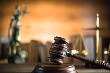 Adalet Tema. Hukuk tahta tokmak avukat, adalet kavramı, hukuk sistemi, Yargıç Hummer