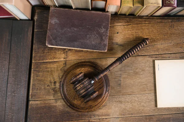 Recht en rechtvaardigheid thema. Wet houten hamer barrister, justitie concept, rechtssysteem, Hummer van rechter — Stockfoto