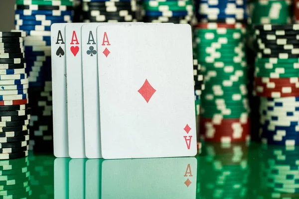 Покерні чіпи. концепція казино . — стокове фото