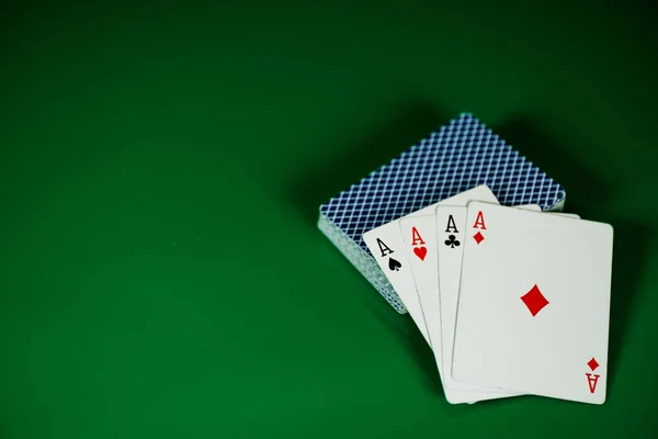 ポーカー用のチップ。カジノのコンセプト. — ストック写真