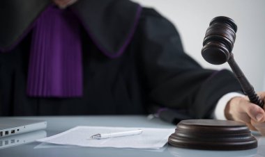 Masada tokmak ile yargıç