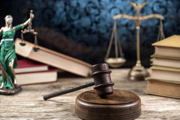 Символы права и правосудия - имидж юридического права
. 