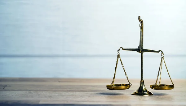 Escala de los símbolos de justicia - imagen del concepto de derecho jurídico . — Foto de Stock