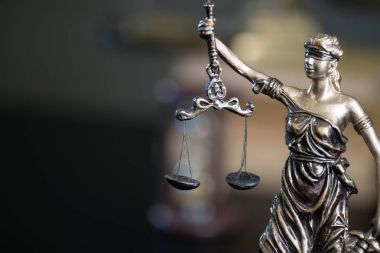 Bayan adalet, Themis, hukuk sembolü