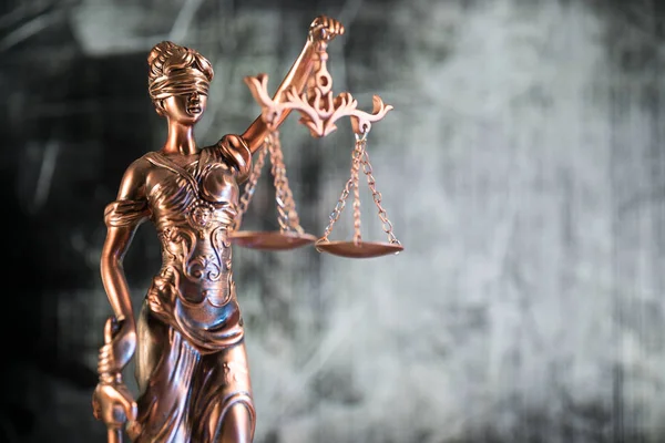 Леді правосуддя Феміди, закон символ — стокове фото