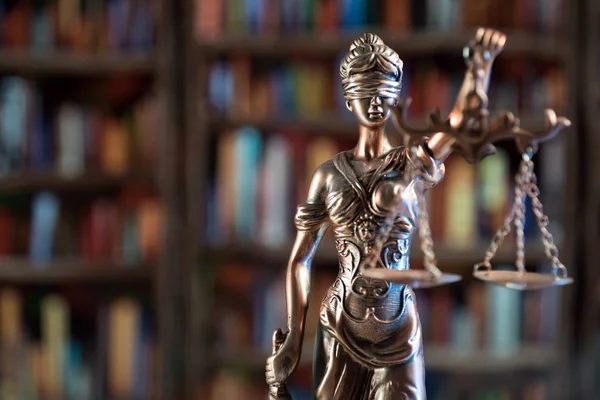 Lady Justice, Themis, símbolo de la ley — Foto de Stock