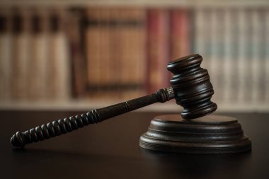 hakimin tokmak ve kitap