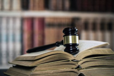 hakimin tokmak ve kitap