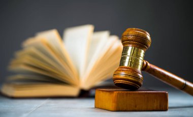 hakimin tokmak ve kitap