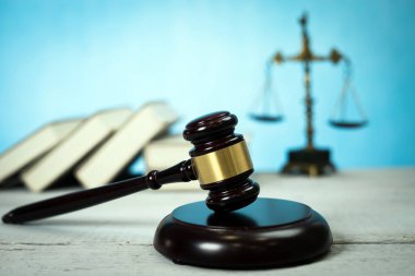 Parlak zemin üzerine hukuk kavramı